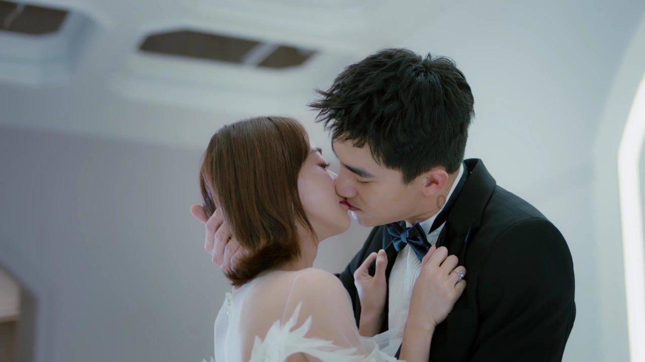 救援年轻女歌手