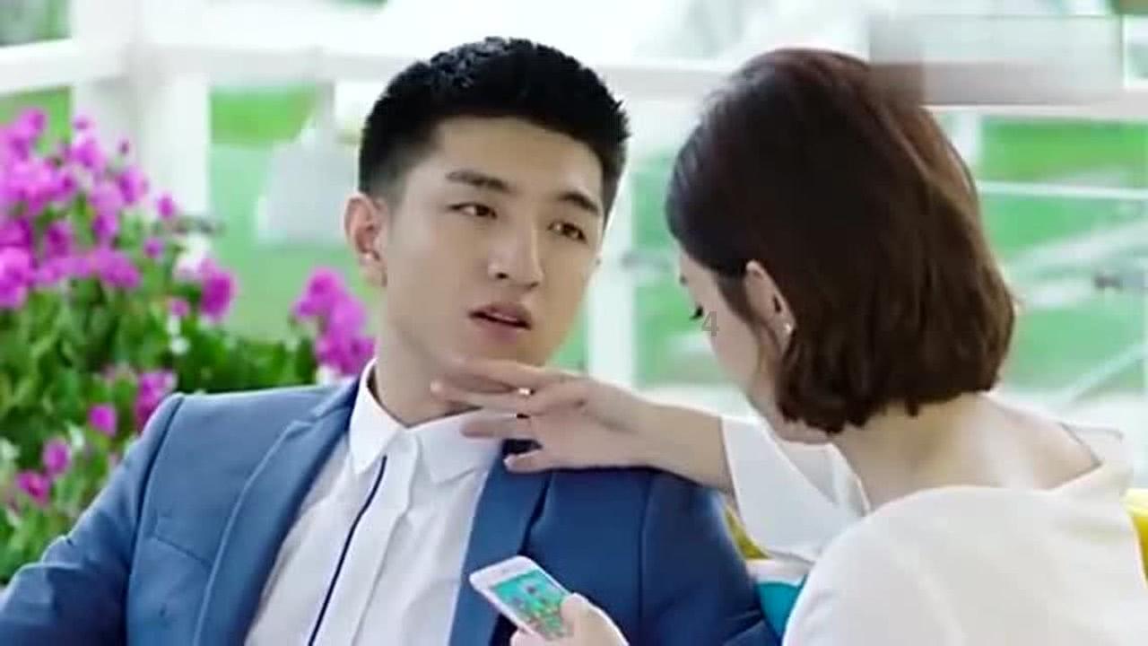 爱笑的甜美气质女神